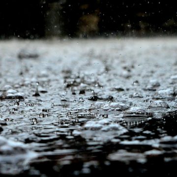 Zbiornik nawierzchniowy na wodę pitną – efektywne rozwiązanie dla domów i gospodarstw domowych