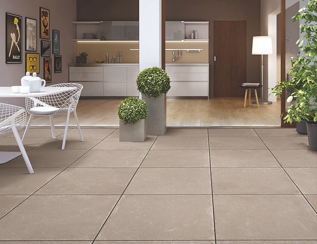 Płytki imitujące beton – dobre rozwiązani na podłogę?