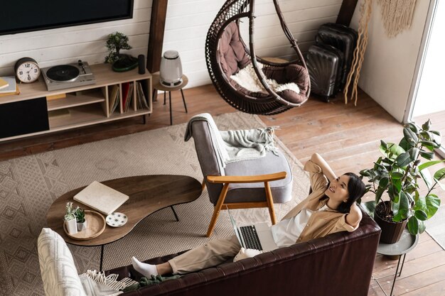 Jak wybrać właściwy fotel do małego mieszkania zapewniający komfort snu?