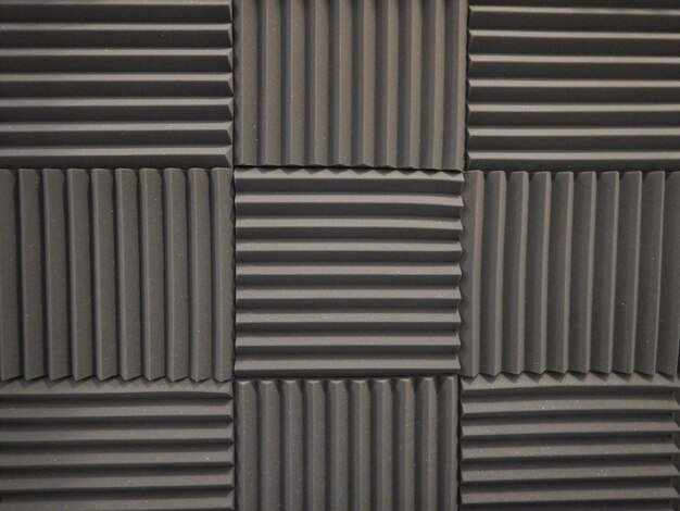 Jak blachy perforowane wpływają na akustykę i estetykę wnętrz?