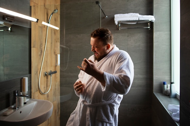Jakie korzyści niesie za sobą instalacja grzejnika na podczerwień w łazience?